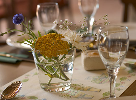 stilvolle Tischdekorationen - gem&uuml;tliches Ambiente - ein Ort zum Wohlf&uuml;hlen