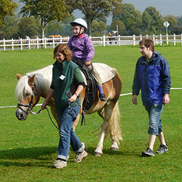 Ponyreiten mit qualifizierten Reitherapeuten