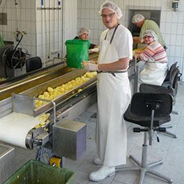 Bis zu 2100 kg geschälte und geschnittene Bio-Kartoffeln am Tag!